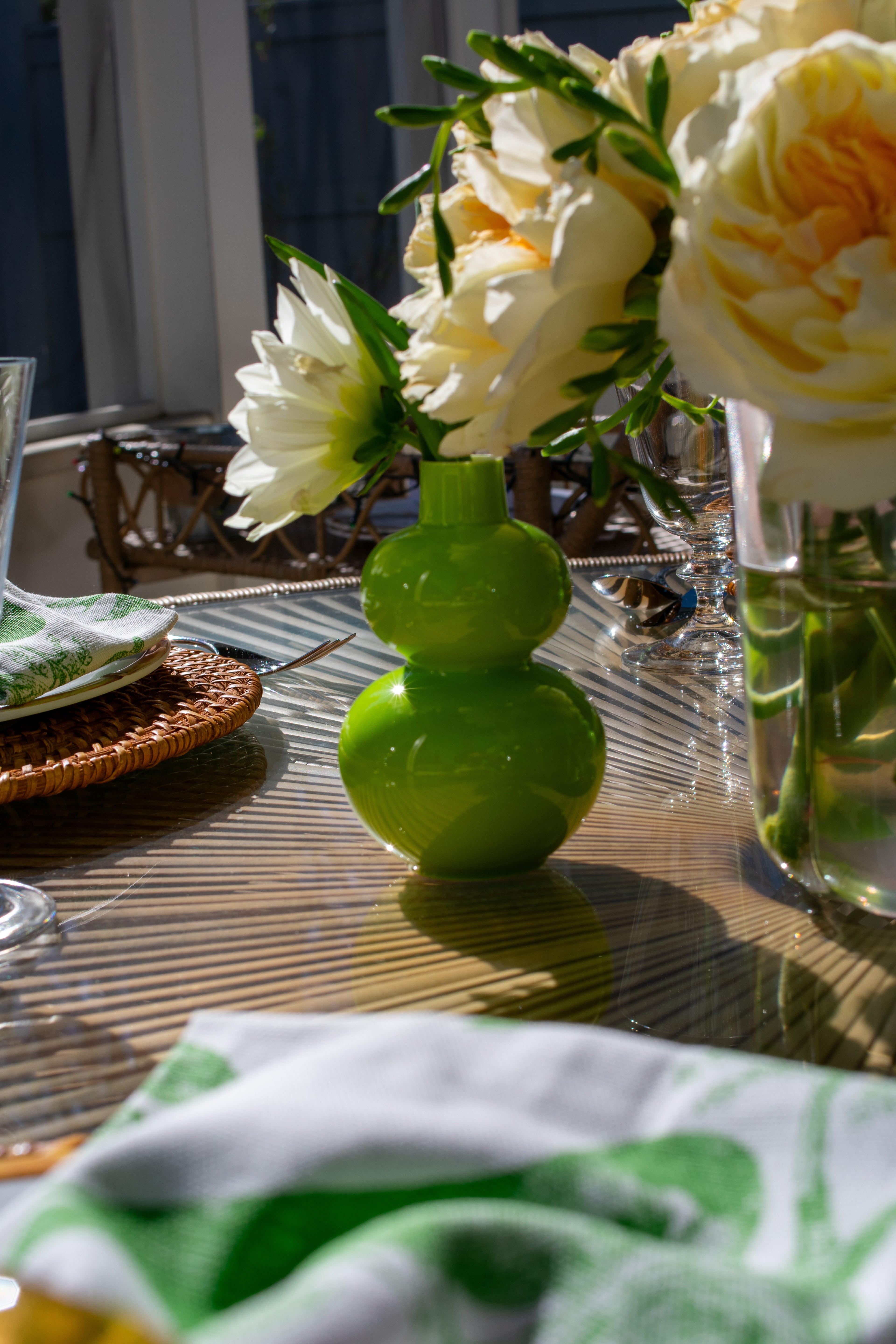 GLOSSY DOUBLE LOBED VASE