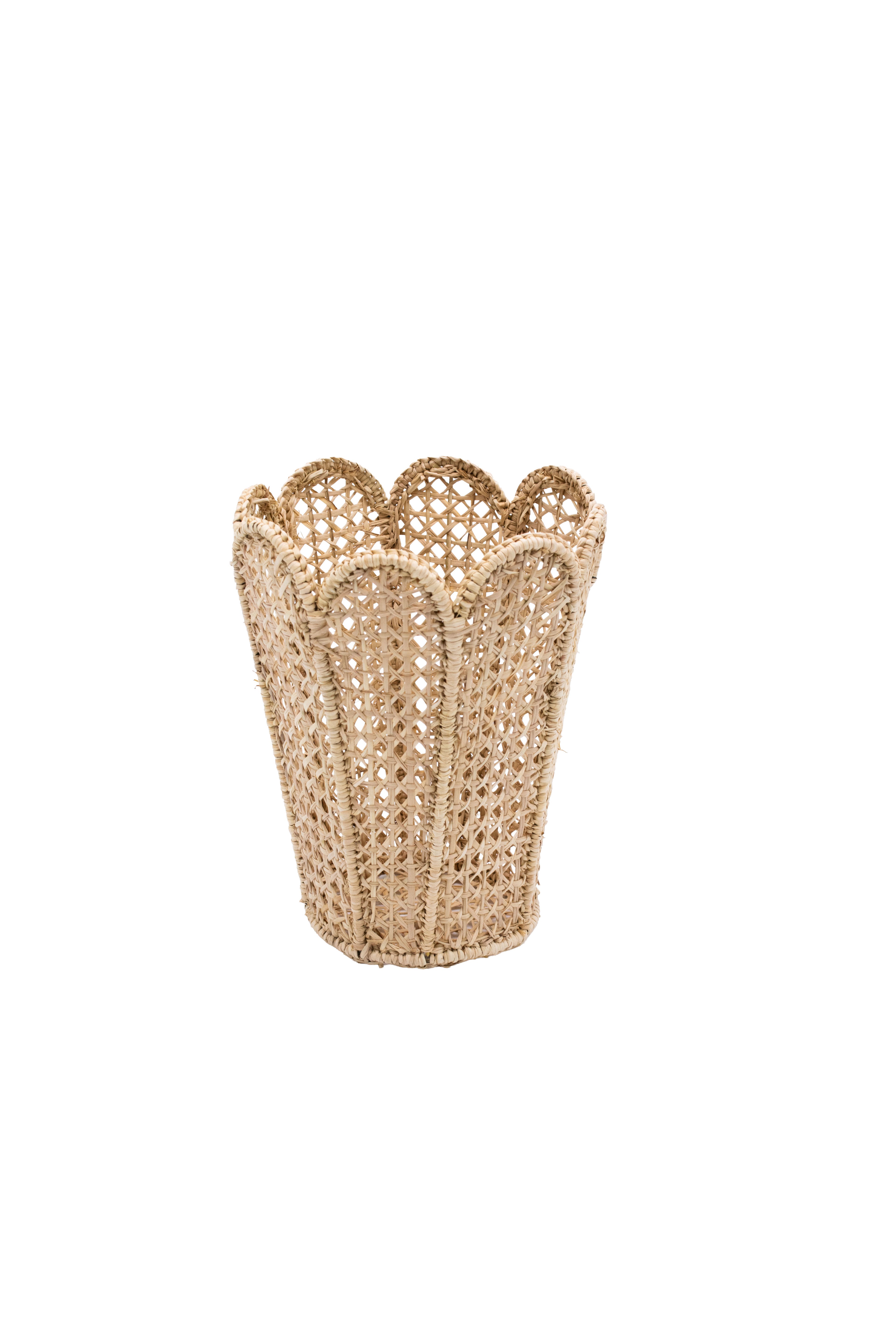 RATTAN SCALLOP VASE