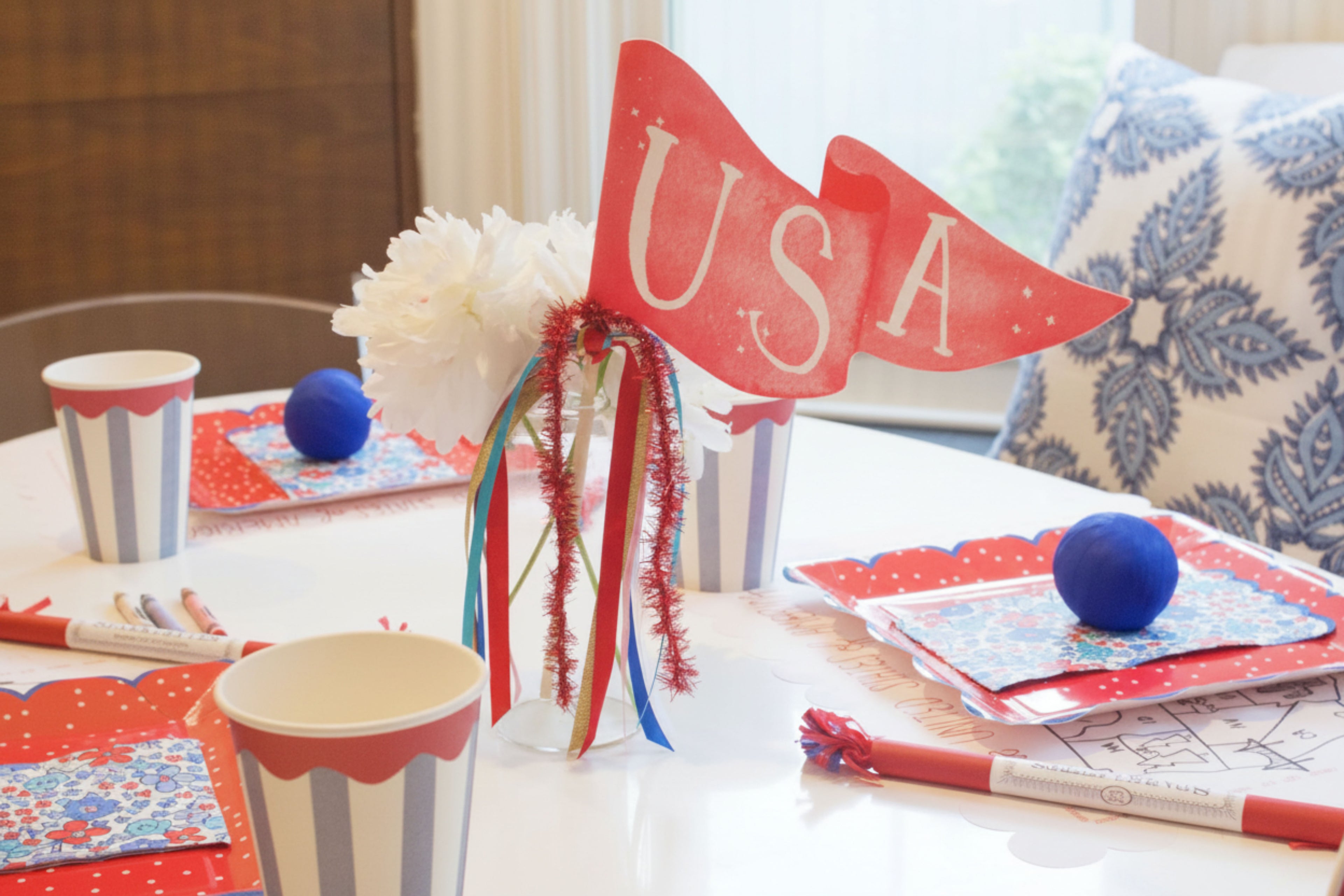 AMERICANA FLORAL PAPER NAPKIN